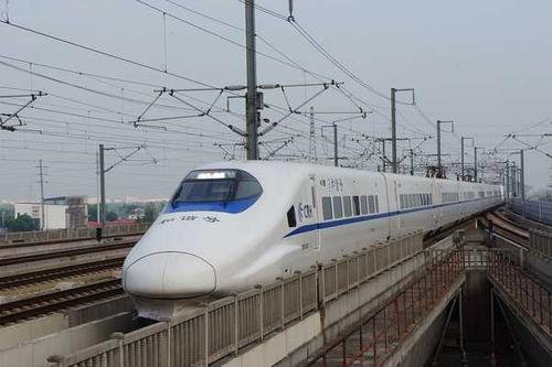 和谐号crh2型电力动车组是运行于中国大陆的高铁动车组列车种类之一