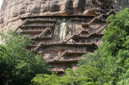 世界遗产麦积山石窟首次系统"体检" 32个洞窟风险严重