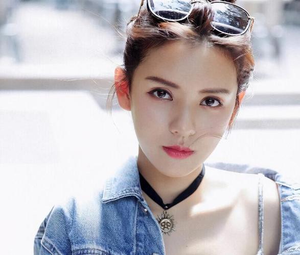 王思聪前女友张予曦与爸爸住酒店被查房被店员质疑其关系