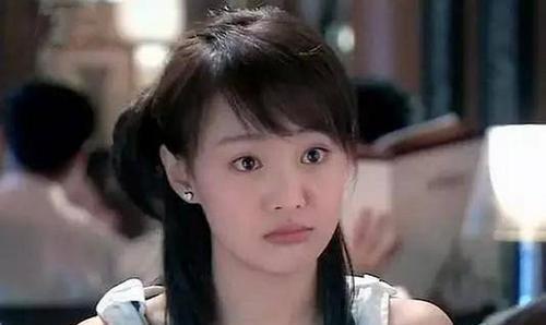 郑爽十年前旧照流出,明明颜值不输刘亦菲,偏偏对自己下狠手