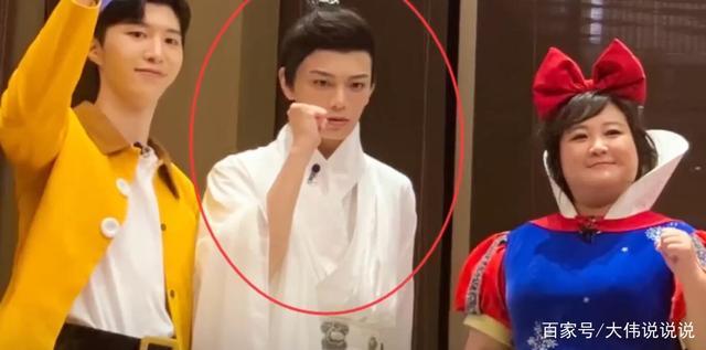 青春环游记2:范丞丞丁禹兮玩角色扮演!谁留意贾玲小