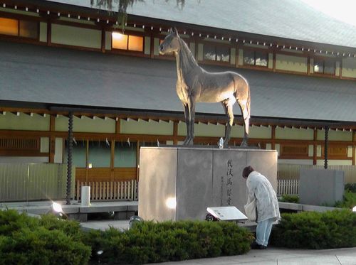 靖国神社3-战马慰灵碑