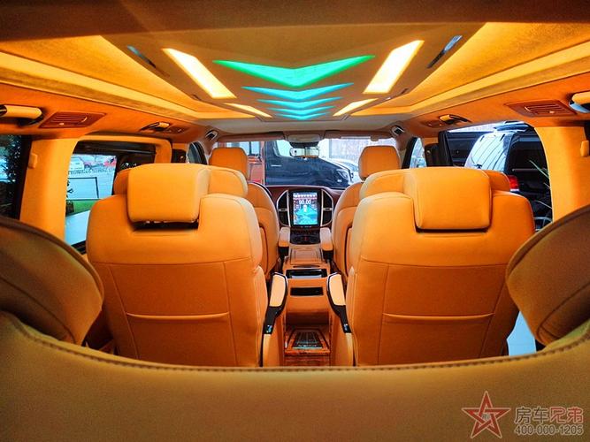 奔驰维特斯商务车舒适豪华并驾齐驱