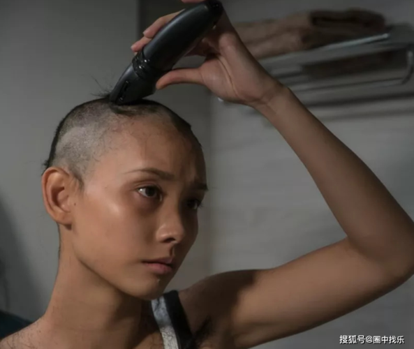 但也有一些真正的演员会选择剃光头!