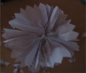 清明节到了,为了缅怀先烈,女儿需要叠白色纸花,怎样叠