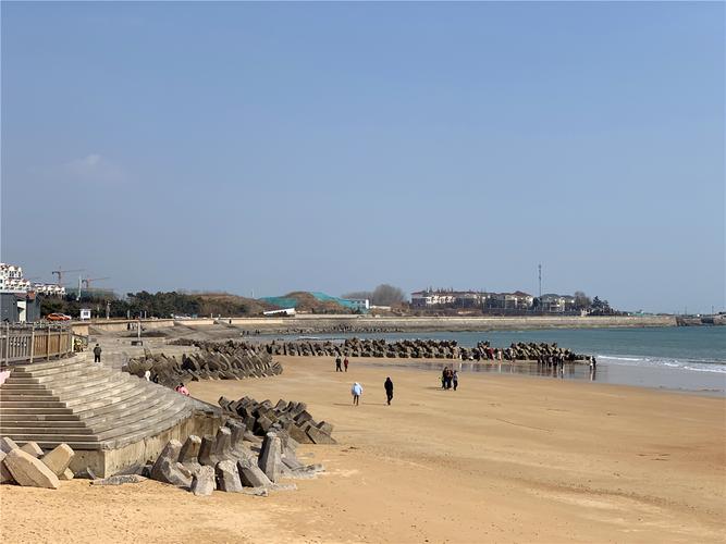 一,日照第三海水浴场 1,浴场信息 山海天浴场地势平坦,下海游玩也