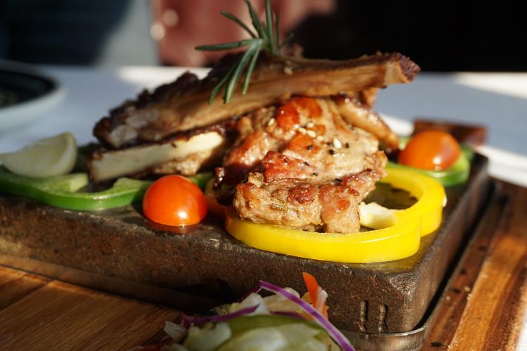 匈牙利苹果鹅肝匈牙利的顶级美食"托卡伊苹果鹅肝",也是匈牙利的一道