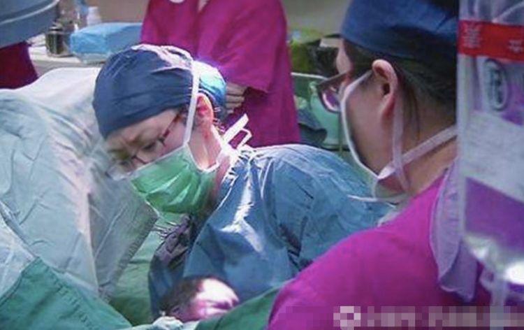 15岁女孩怀孕7个月, 来流产孩子却出生了, 结果让人