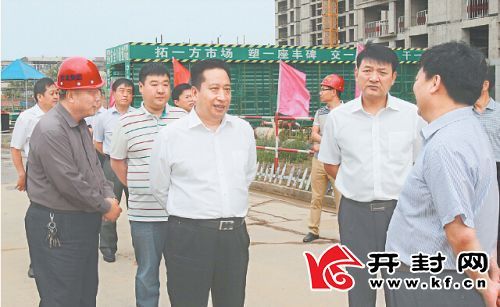 市委书记吉炳伟.   