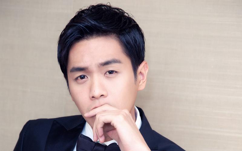 帅气男星张若昀西装写真桌面壁纸张若昀明星帅哥西装帅哥