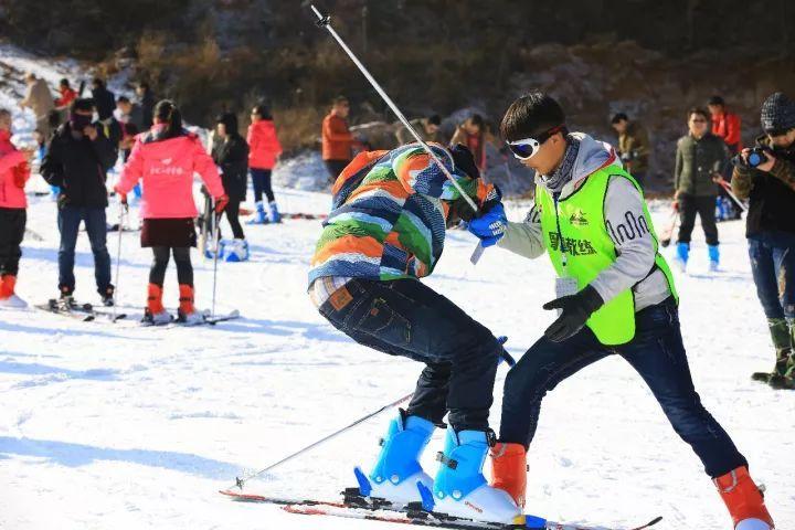 晋公山滑雪场试营业开始了,一张票可免费带一人滑雪!