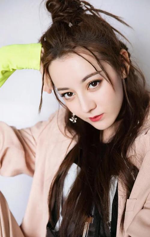 迪丽热巴个人写真,网友:异域风情,美艳动人!