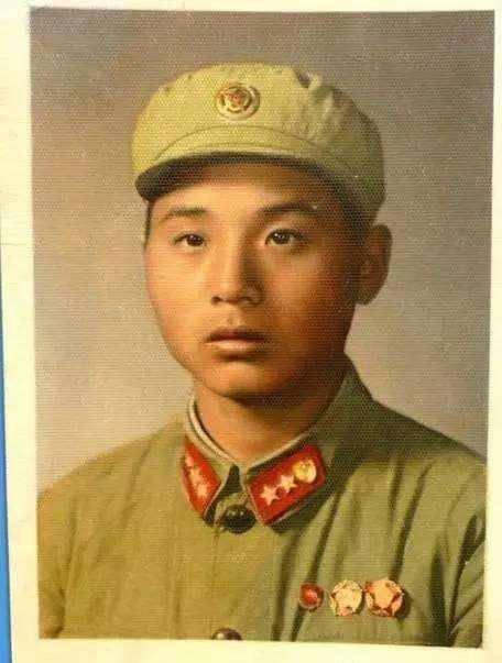 老照片:中国首次授衔时的 军装军衔,划分科学,穿