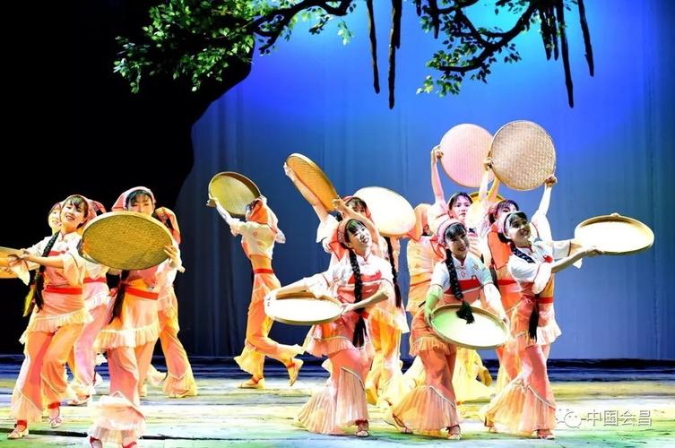 赣南采茶戏剧《杜鹃哩咯红》昨晚在江西会昌上演
