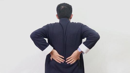 正常背痛和由病引起的背痛区别在哪儿学会区分小心病症找上门