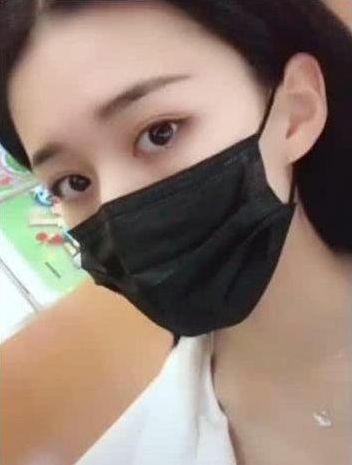 抖音"口罩小姐姐"走红,摘下口罩之后,网友:这次没有套路