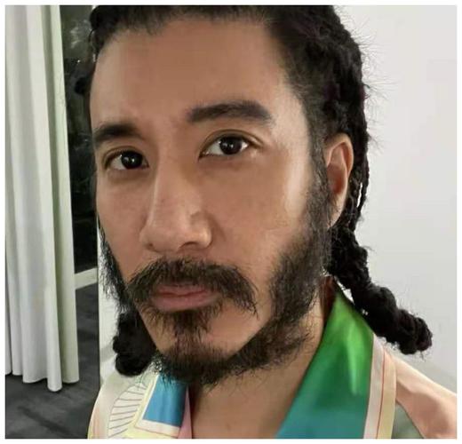 王力宏晒照引网友热议胡子邋遢如野人潘玮柏表示也想留