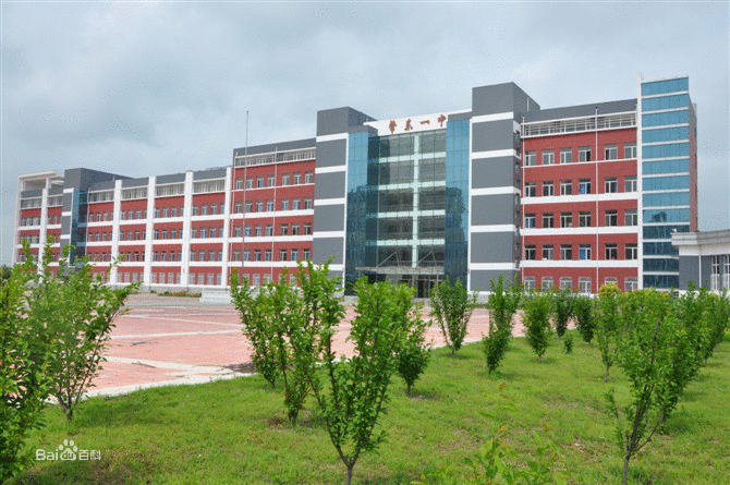 2007年11月,肇东第一中学新校区投入使用,由于地处老校区的西南所以