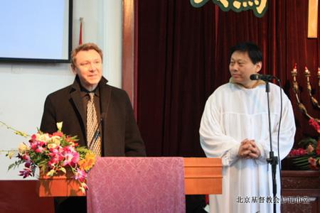 牧师在北京基督教会缸瓦市堂参加了三堂圣餐礼拜,给中国基督徒带来
