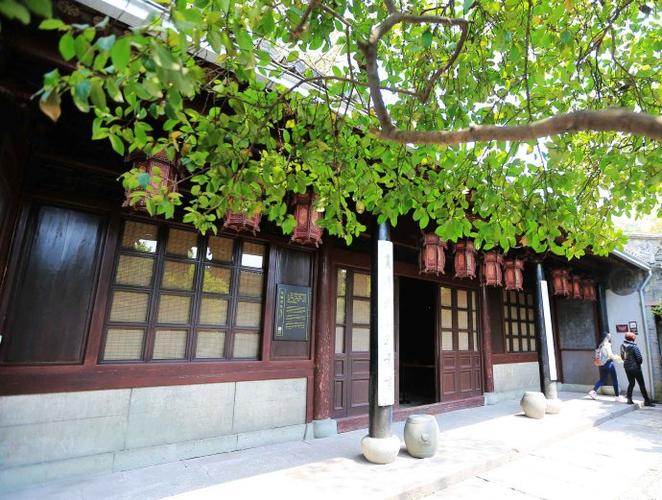 5 东明草堂:此为天一阁建成之前范钦的藏书之处.