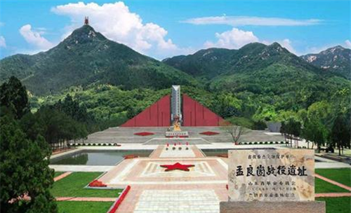 张灵甫死后,19岁遗孀移居美国,60年后登上孟良崮,写下4个字