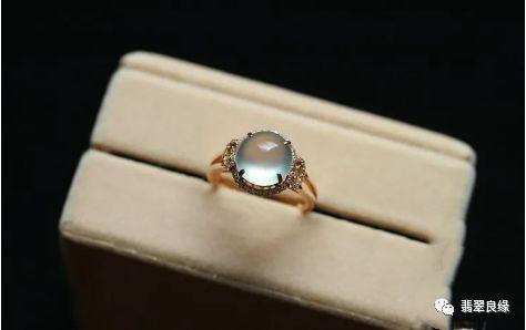 集翡翠美于一身 谈选购翡翠镶嵌戒指需要考虑的因素