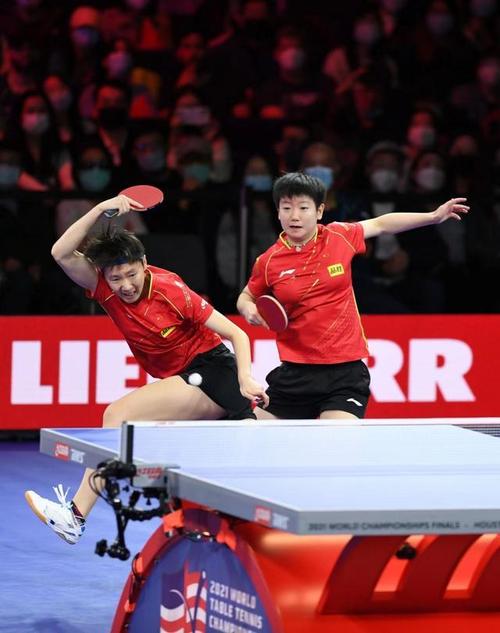 孙颖莎王曼昱3-0横扫日本组合 蝉联世乒赛女双冠军