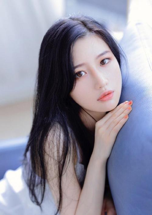 可爱少女娇羞性感尤果写真