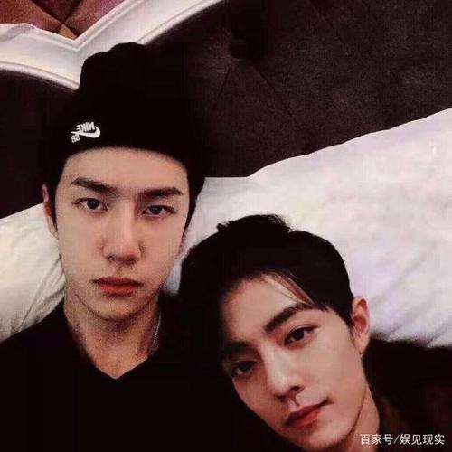 王一博看肖战一秒破功,粉丝:合照