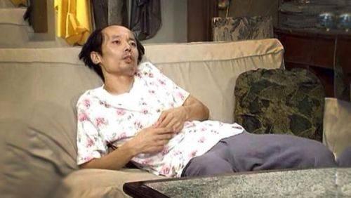 《央广新闻》报道,今年夏天,电视剧《我爱我家》里葛优颓废地躺在沙发