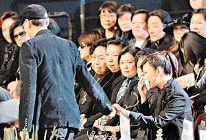 追思会惨变批斗大会 曾志伟力撑秋官有苦衷(图)