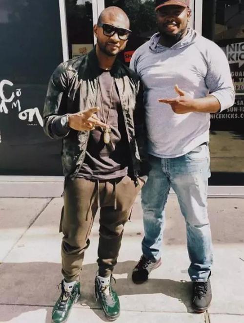 开演唱会自然不能低调travisscott这双adidasyeezyboost750虽然看不