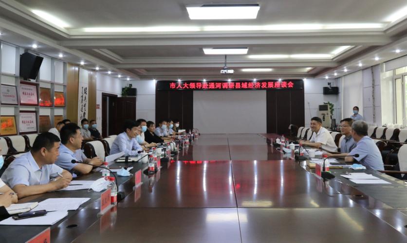 在与企业负责人交流时,郑大泉鼓励企业要坚定发展信