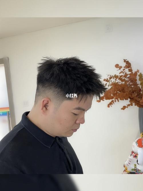 适合圆脸型的男生发型_发型_脸型_男士发型_短发_头型