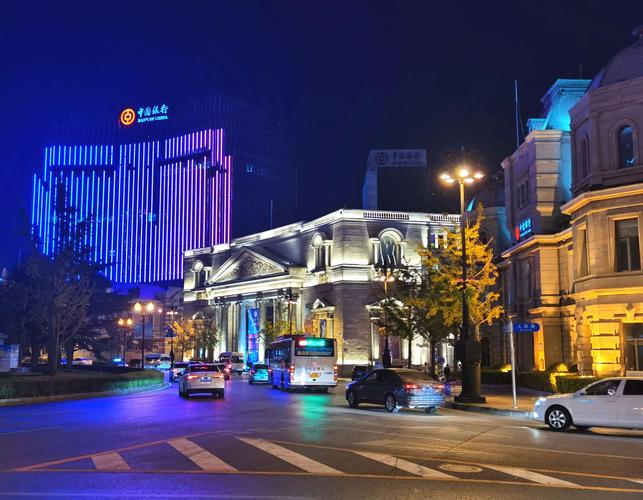 大连旅游:(一)20年9月21曰,美丽的大连街景,少见的有轨电车,中山广场