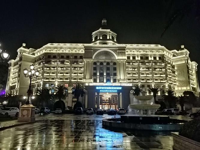 浦江仙华檀宫名人度假酒店,距离义乌仅20分钟车程,距金华45分钟,至