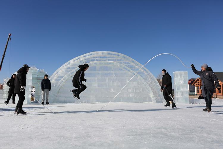 旅游节以坝上冰雪景观为基础,将举办亲子冰雪嘉年华,冰雪美食体验