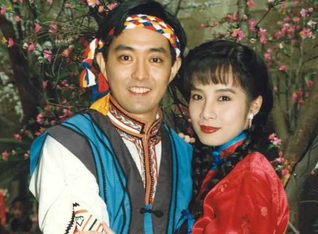 琼瑶剧两大男神时隔28年再聚李志希憨厚佟瑞欣手夹雪茄太霸气