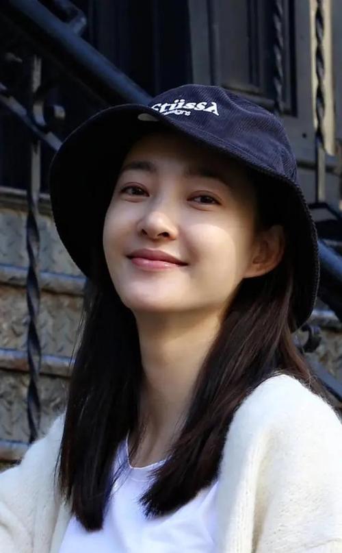 王丽坤(claudia),1985年3月22号出生于内蒙古自治区赤峰市翁牛特旗