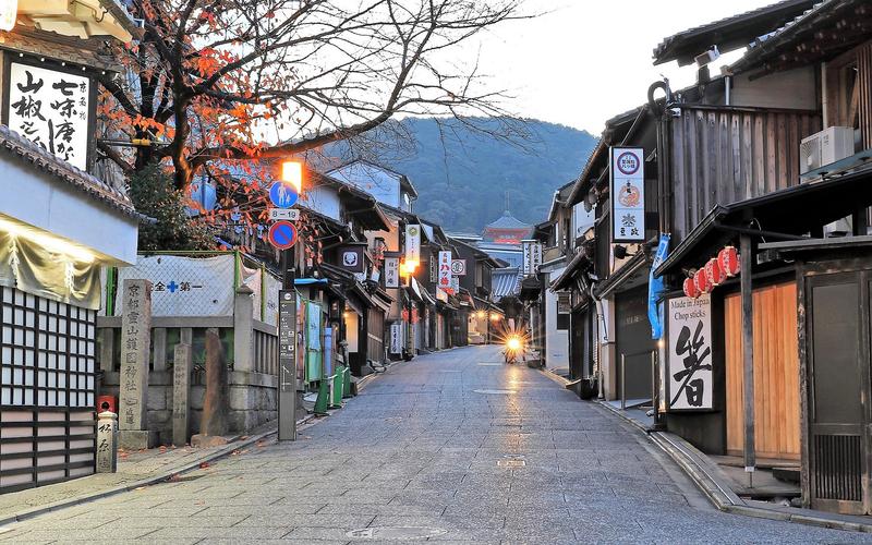 非常具有日本传统特色的历史街区.商业繁荣至今.