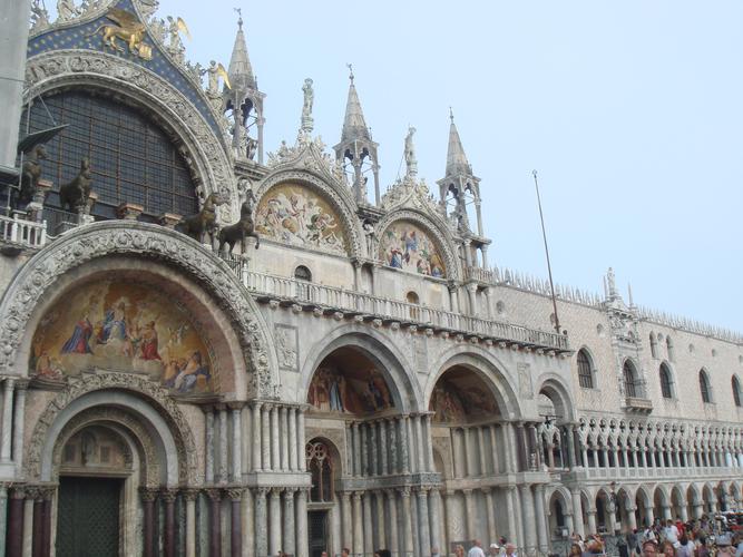  p>教堂始建于1654年,竣工于1658年,是罗马尼亚的指定历史纪念建筑.