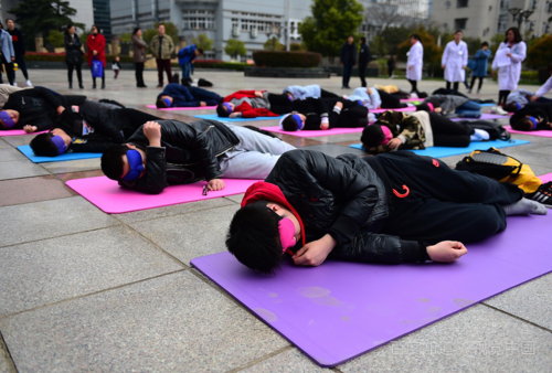 吉祥睡指哪种的睡姿?睡觉养生最好用吉祥睡?