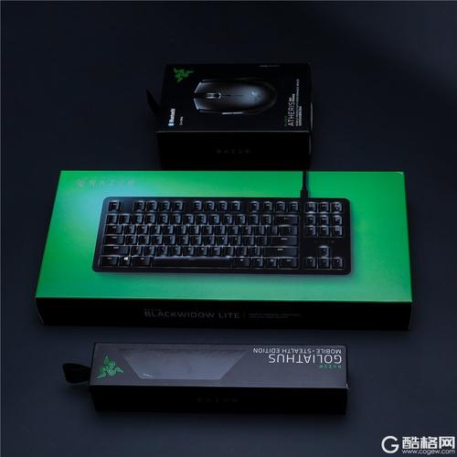 此次试用黑寡妇轻装版还搭配了雷蛇的razer atheris 刺鱗树蝰无线蓝牙