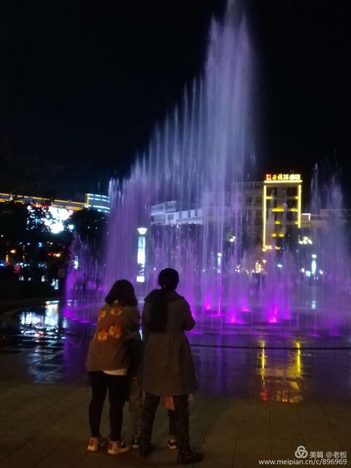 弥渡花灯广场的傍晚