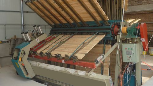 青岛恒润祥机械制造有限公司是专业研究,设计,制造拼板机,全自动封边