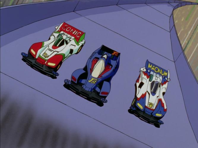 j在火山口一战的时候击败了冲锋战神和音速战神两台赛车,用侧面排风口