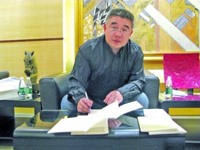 钱文忠谈财富和幸福关系:牛粪上种花更鲜艳