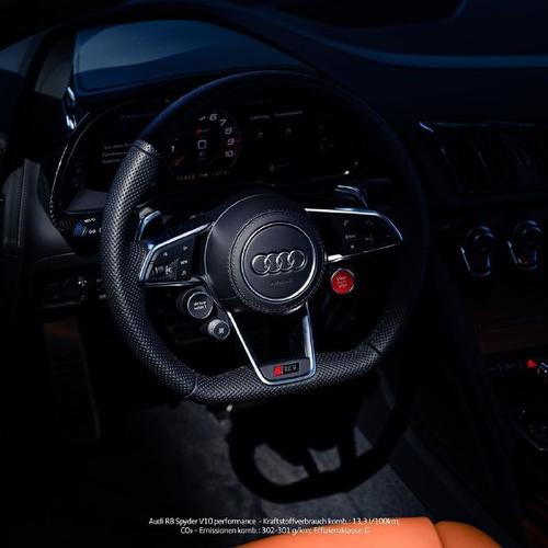 9990柏林,2020 奥迪r8 v10 spyder;不是黑不溜秋的内饰,看起来