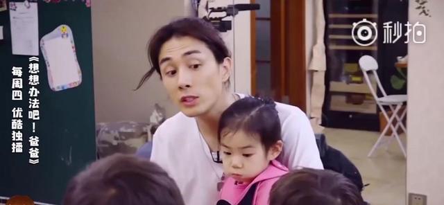 李承铉很会和小孩相处,轻松搞定lucky宝宝和双胞胎兄弟吃饭