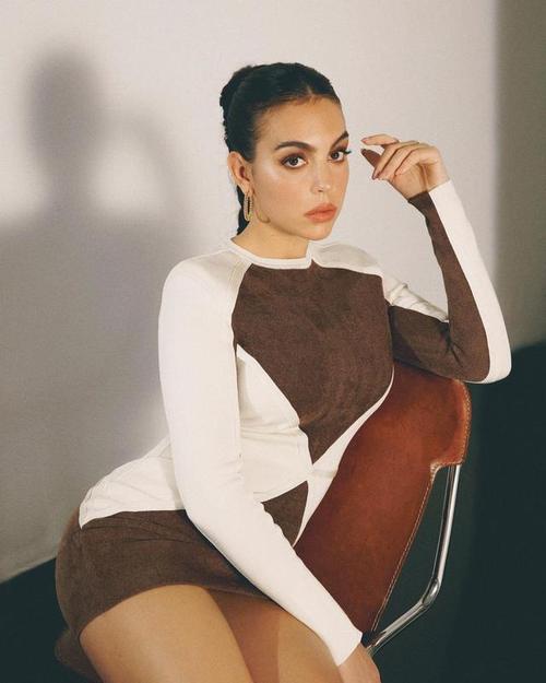 c罗女友乔治娜好身材写真 不愧是名模!